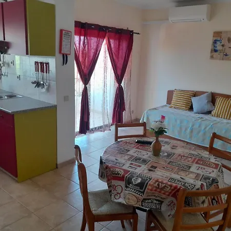 Aparthotel 1000 Roses *