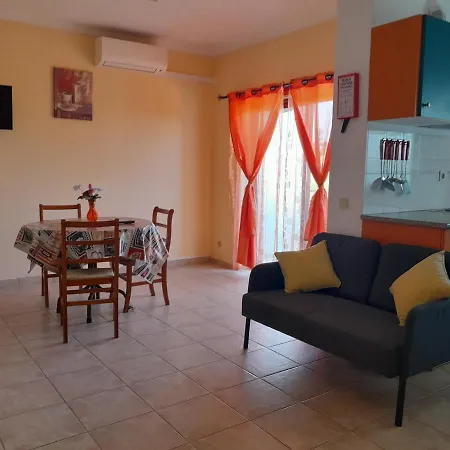 1000朵玫瑰公寓酒店 *