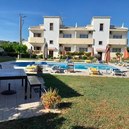 1000朵玫瑰公寓酒店 *