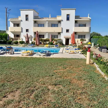 1000 Roses Aparthotel