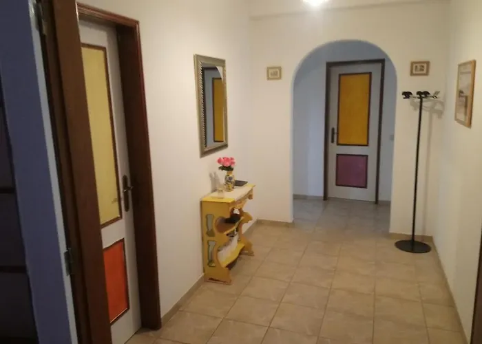 1000 Roses Aparthotel