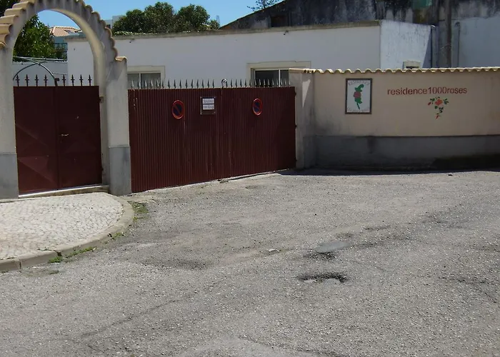 Aparthotel 1000 Roses *