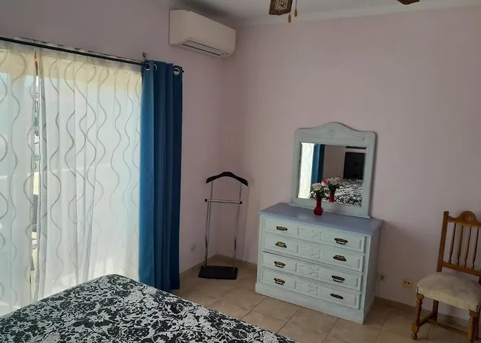 1000 Roses Aparthotel *