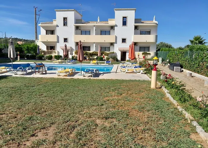 1000 Roses Aparthotel