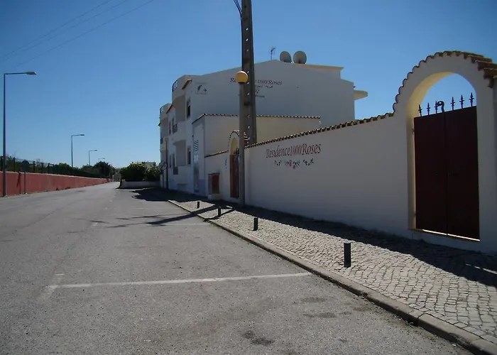 Aparthotel 1000 Roses *