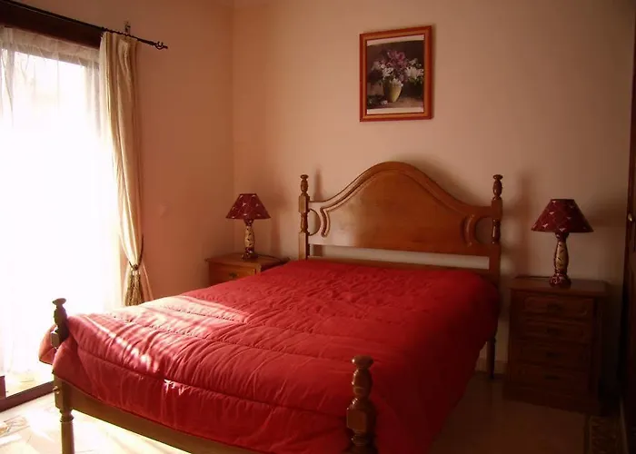 1000 Roses Aparthotel *